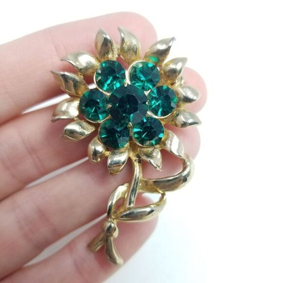 Vintage Coro Green Rhinestone Flower Shape Brooch, Gold Tone Setting, Signed - Picture 6 of 7